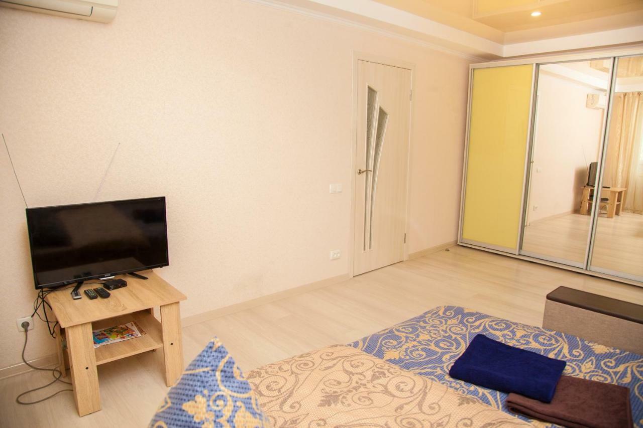 Semi-Luxury Apartment On Zaporozhskaya 9 Zaporizhia Exteriör bild